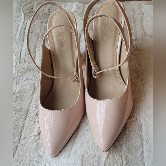 ASOS Truffle Collection pointed block heeled shoes in beige.. WORN ONCE size 8 - Picture 2 of 5